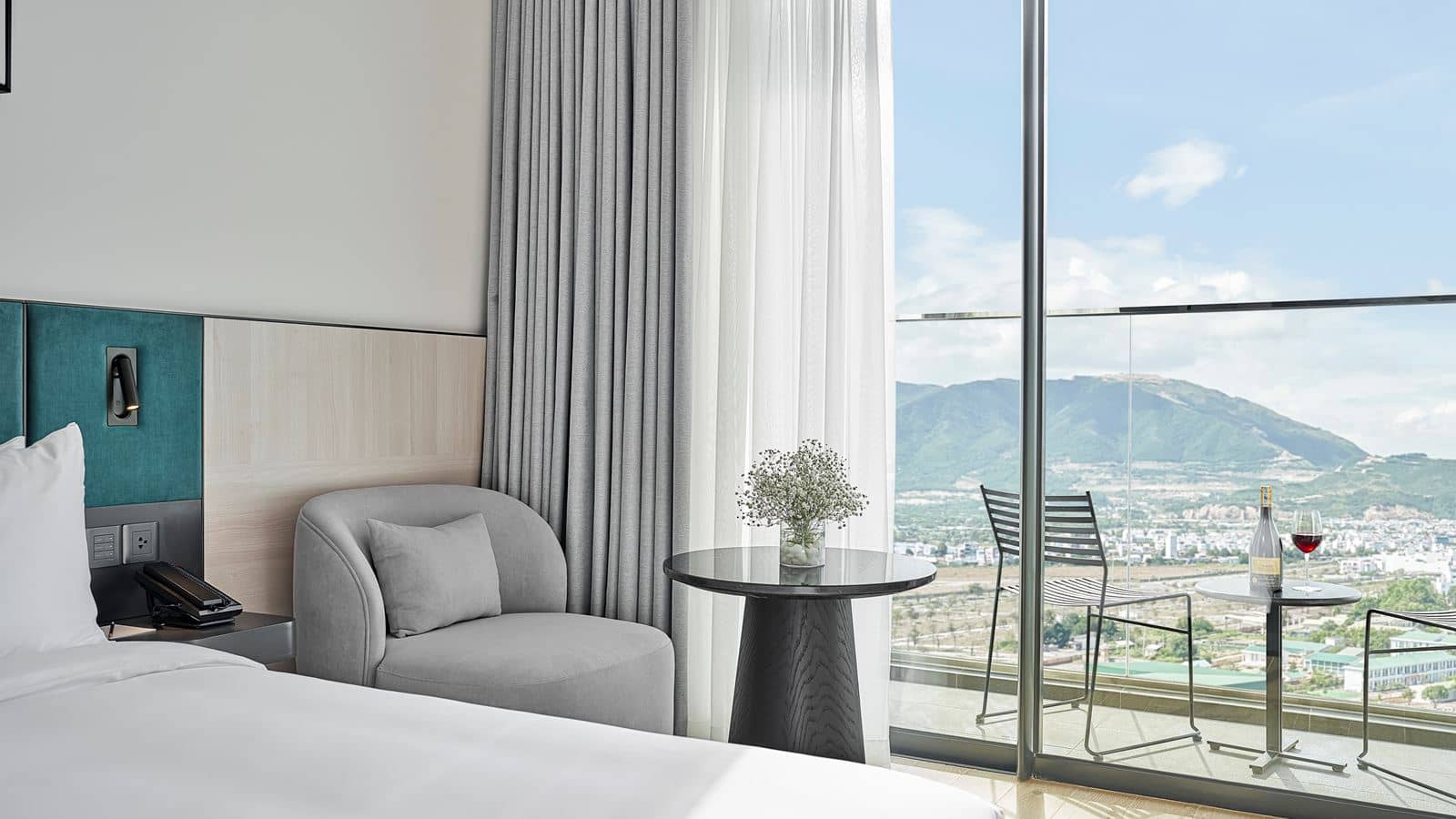 rooms-premier-mountian-view-with-balcony-child-without-extra-bed