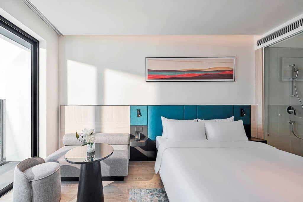 rooms-deluxe-city-view-with-balcony