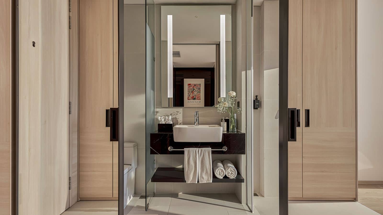 rooms-deluxe-city-view-with-balcony