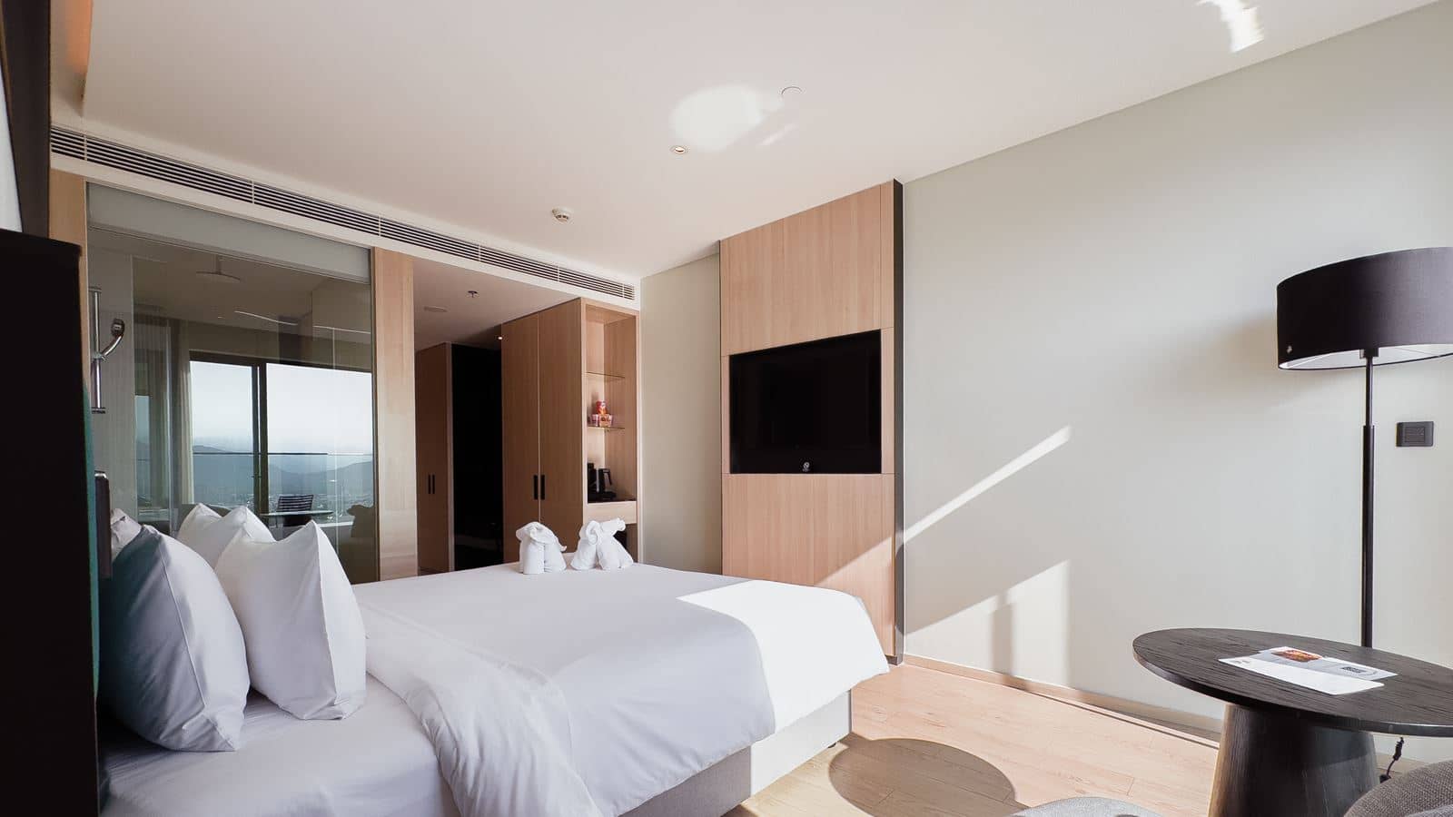 rooms-family-sea-view-with-balcony
