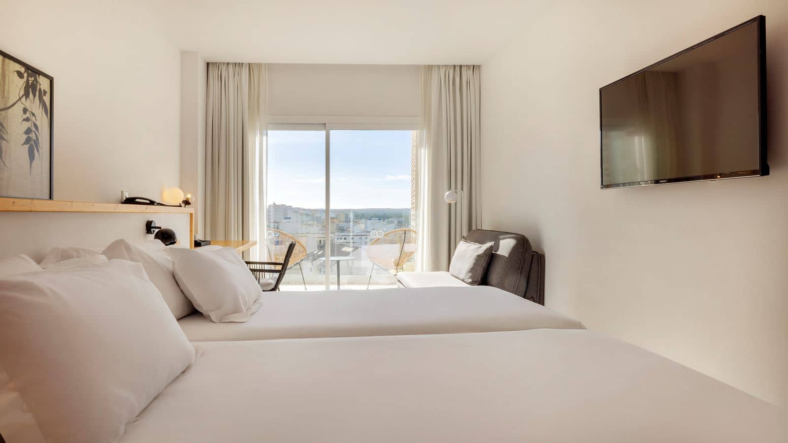 rooms-room-double-partial-sea-view-balcony