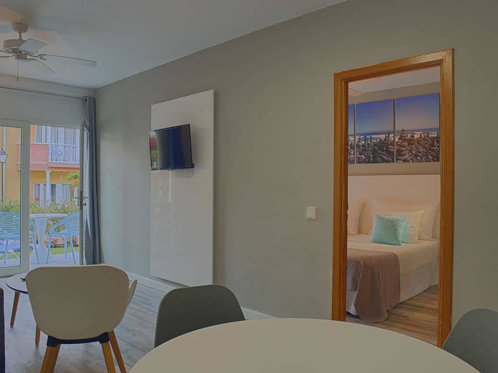 rooms-1-bedroom-apartment-private-garden