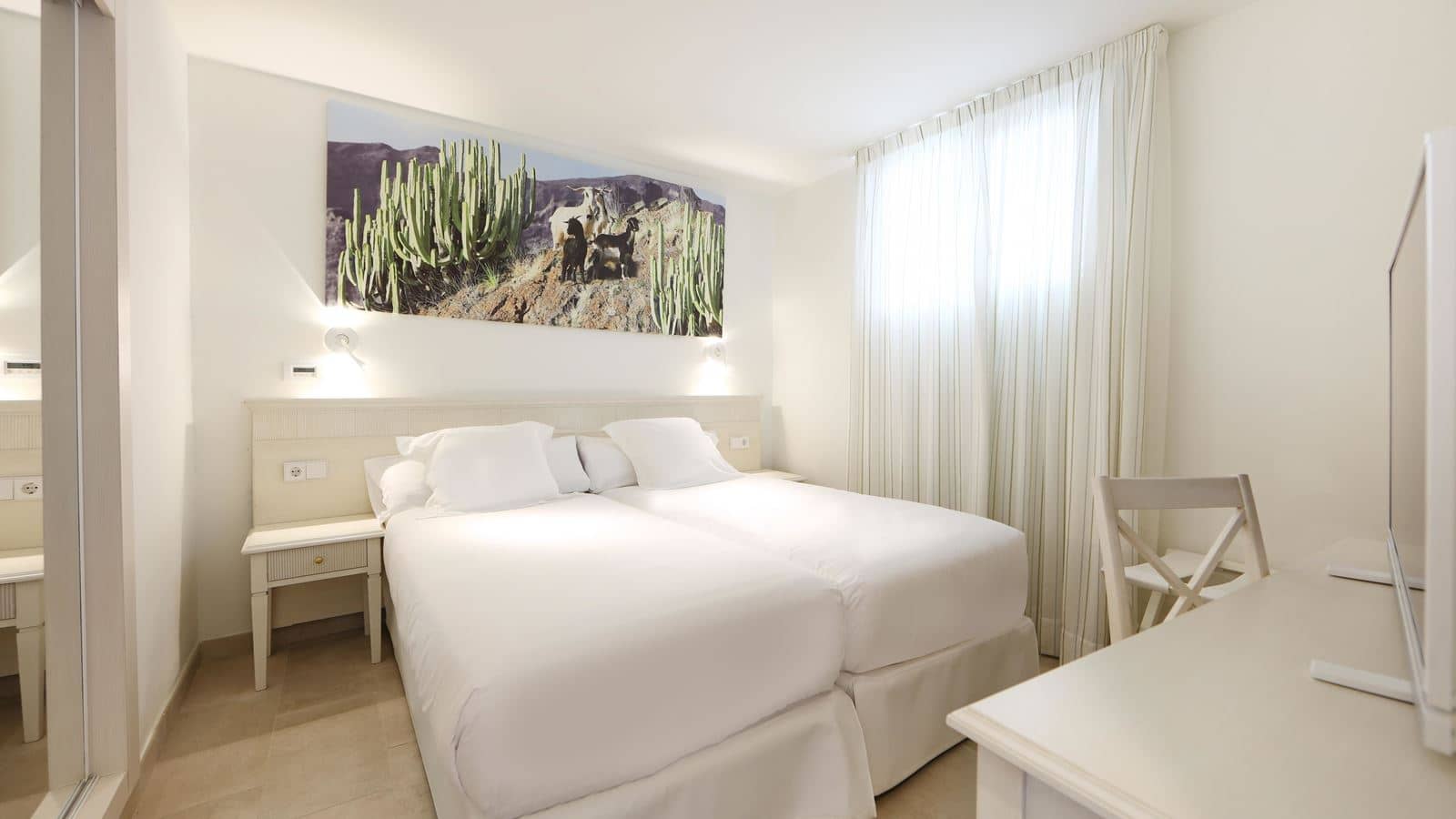 rooms-family-side-sea-view--a