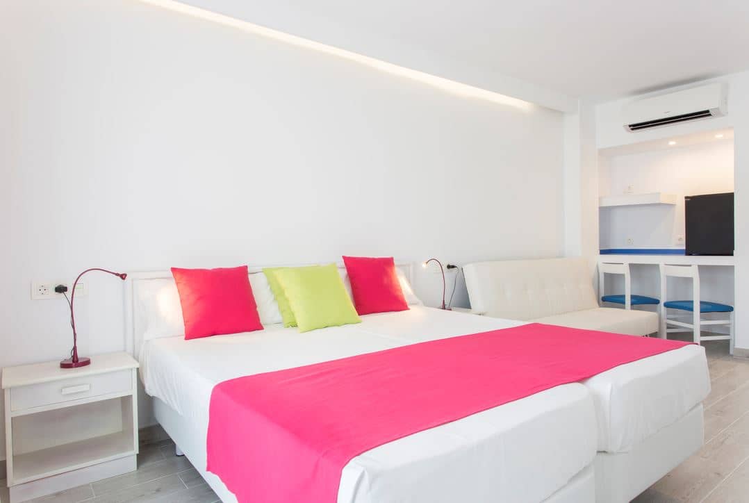 rooms-double-standard-balcony-or-terrace