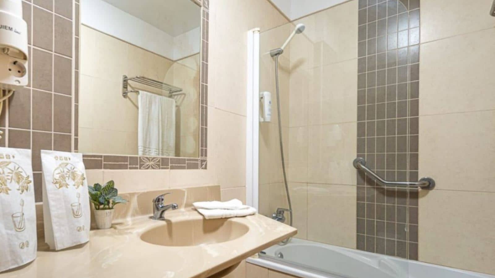 rooms-standard-studio-balcony