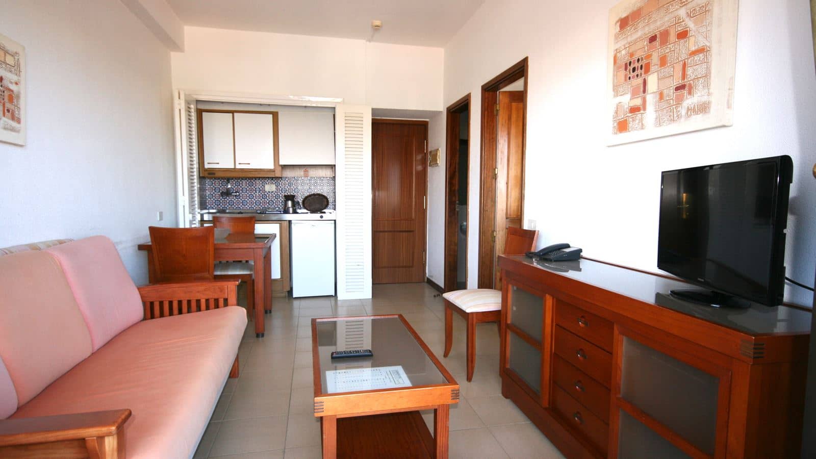 rooms-1-bedroom-apartment-with-balcony-or-terrace