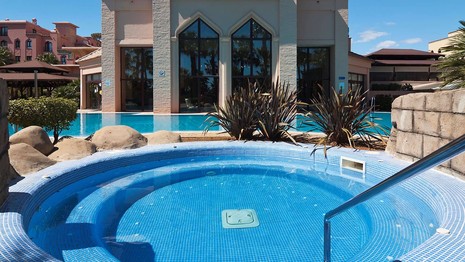 pools-outdoor-pool
