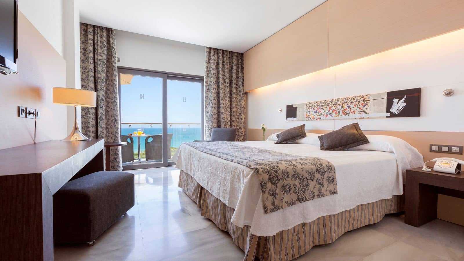 rooms-dv--frontal-sea-view-room