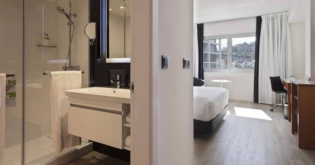 rooms-double-queen-size-bed