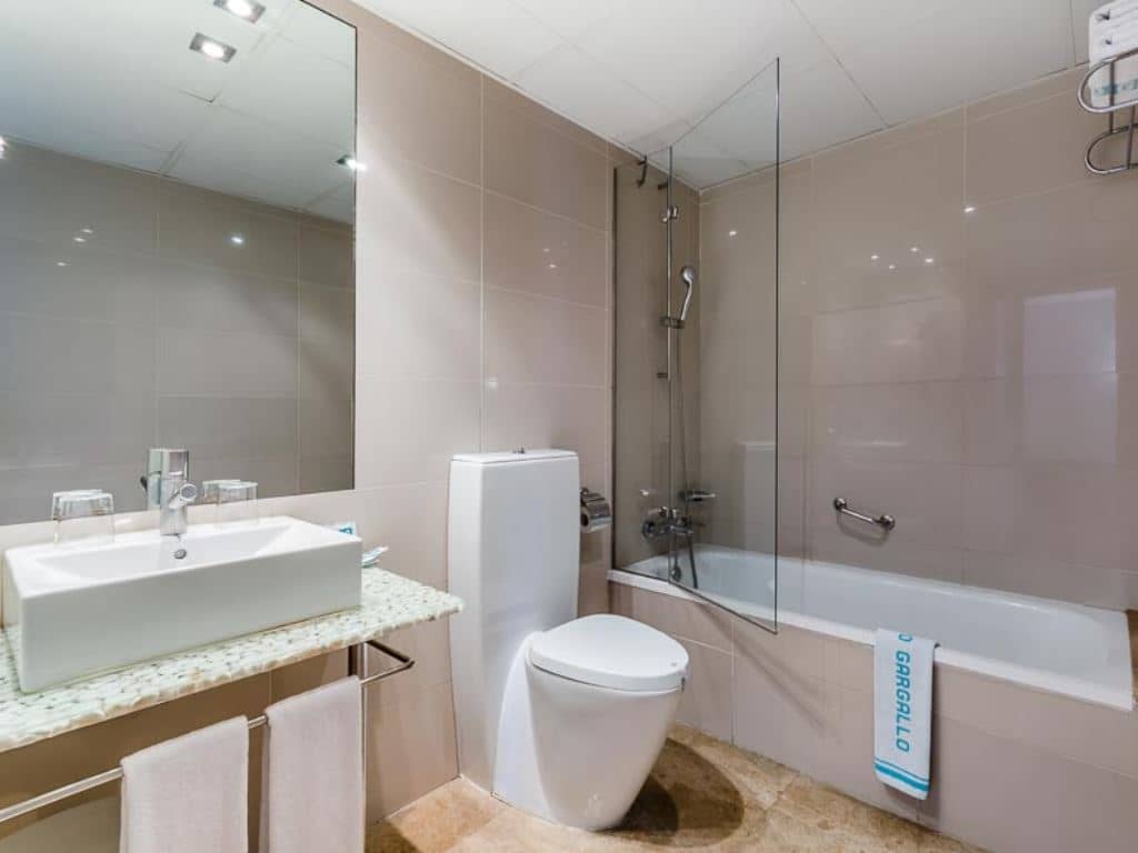 rooms-twin-room