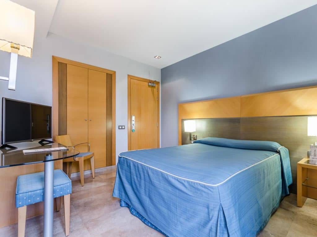 rooms-twin-room