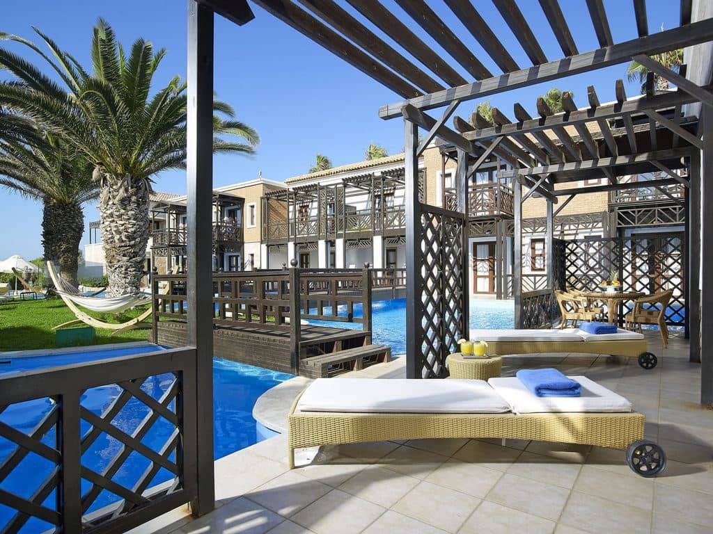 rooms-executive-suite-sharing-pool