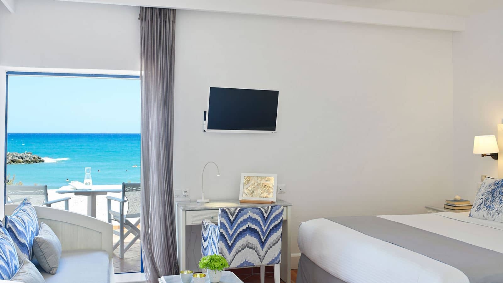 rooms-bungalow-sea-front