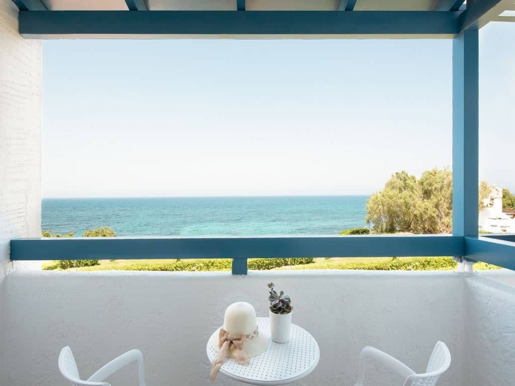 rooms-family-room-sea-view