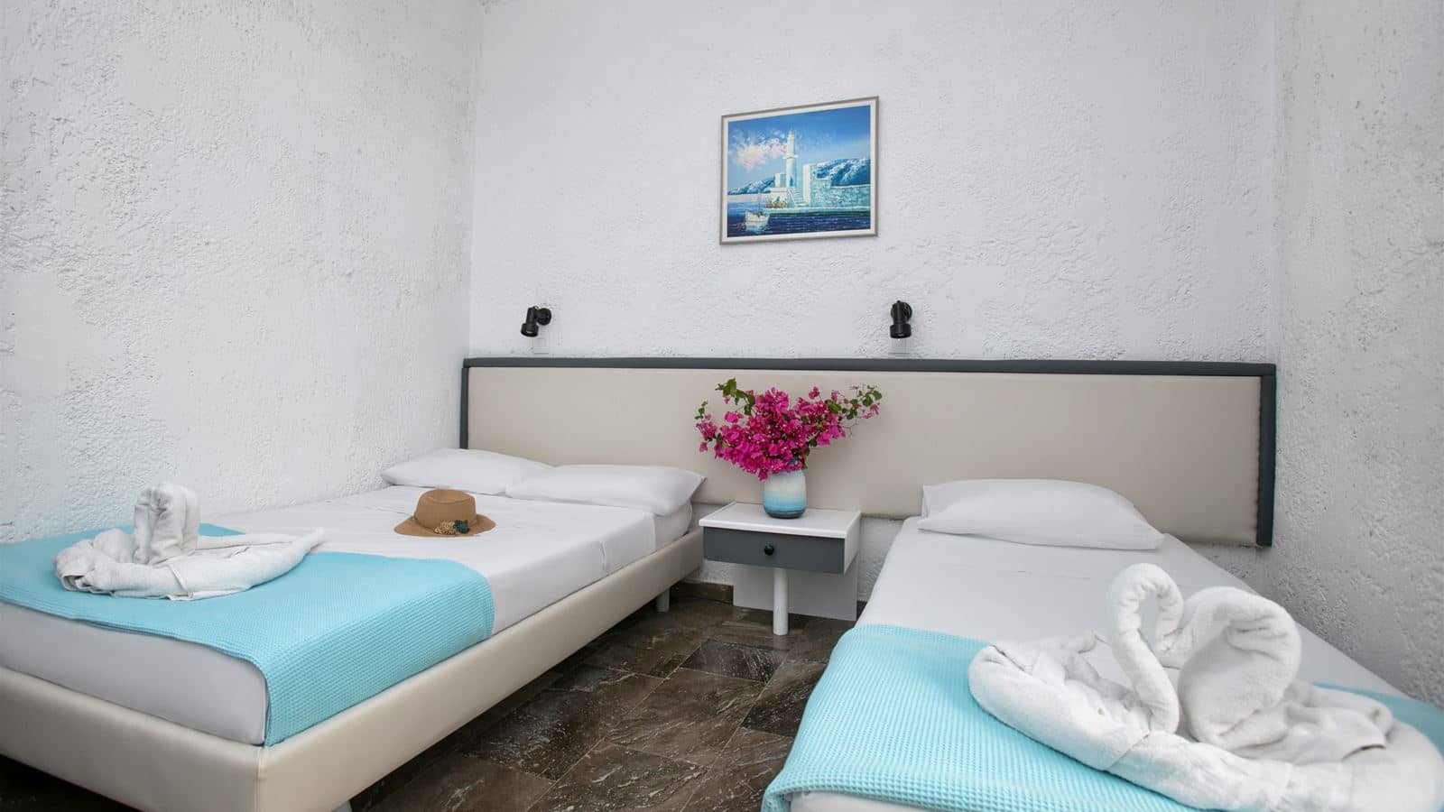 rooms-superior-triple-room-balcony-or-terrace