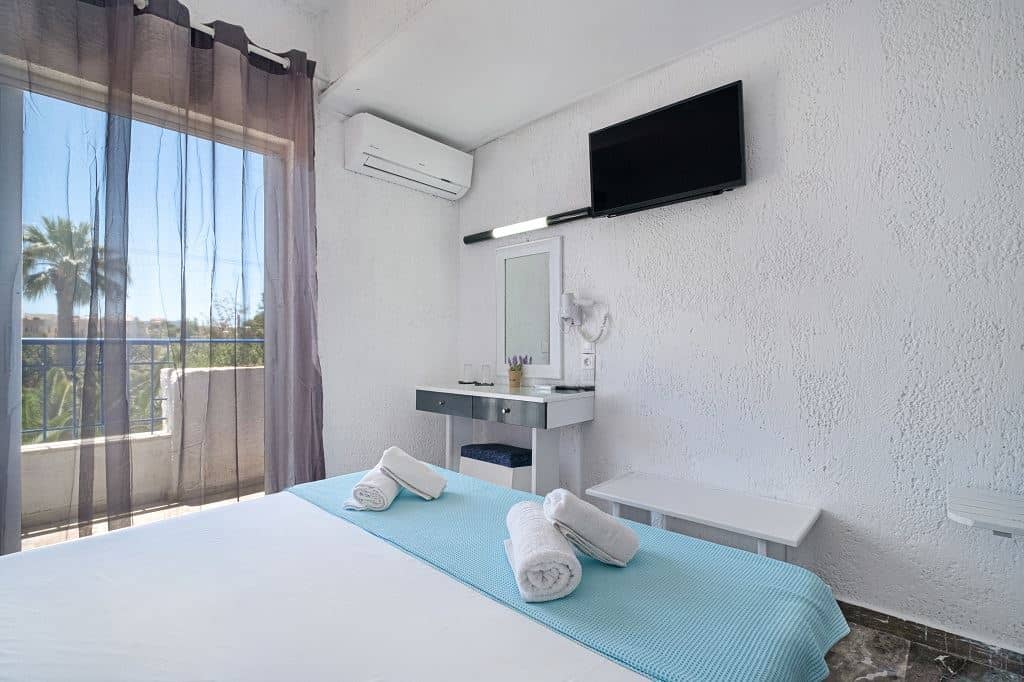 rooms-standard-double-room-balcony-or-terrace