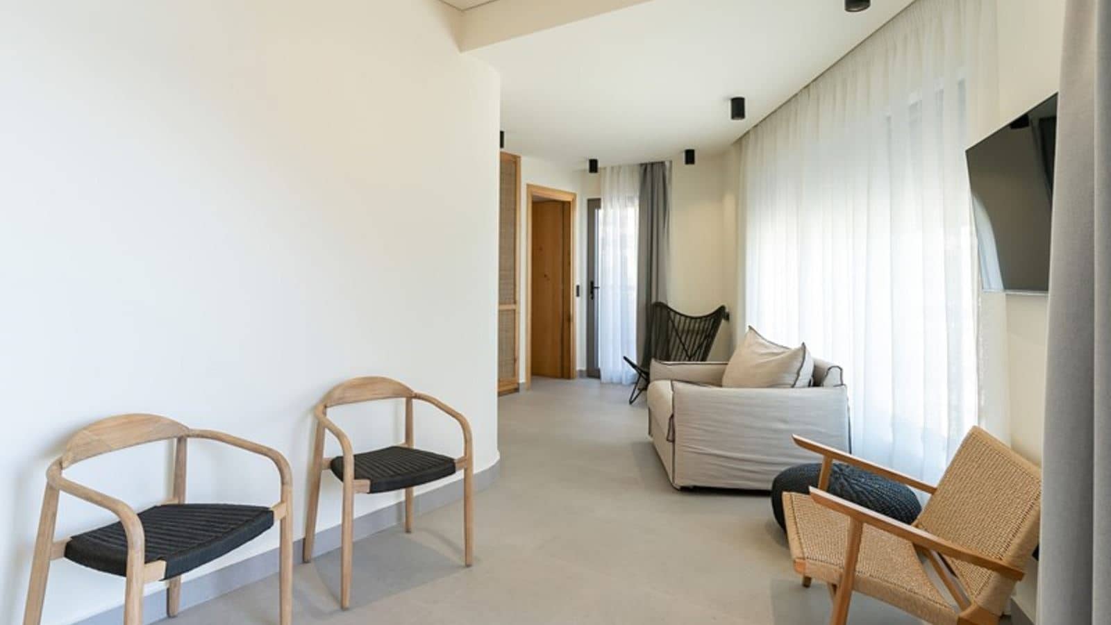 rooms-suite--side-sea-view-with-sharing-pool