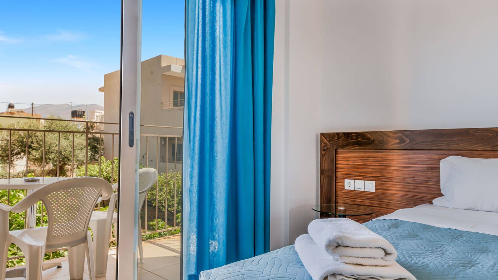 rooms-standard-triple-balcony-or-terrace