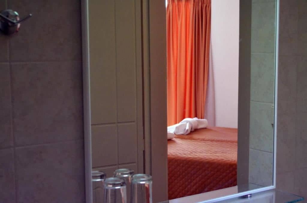 rooms-twin-room