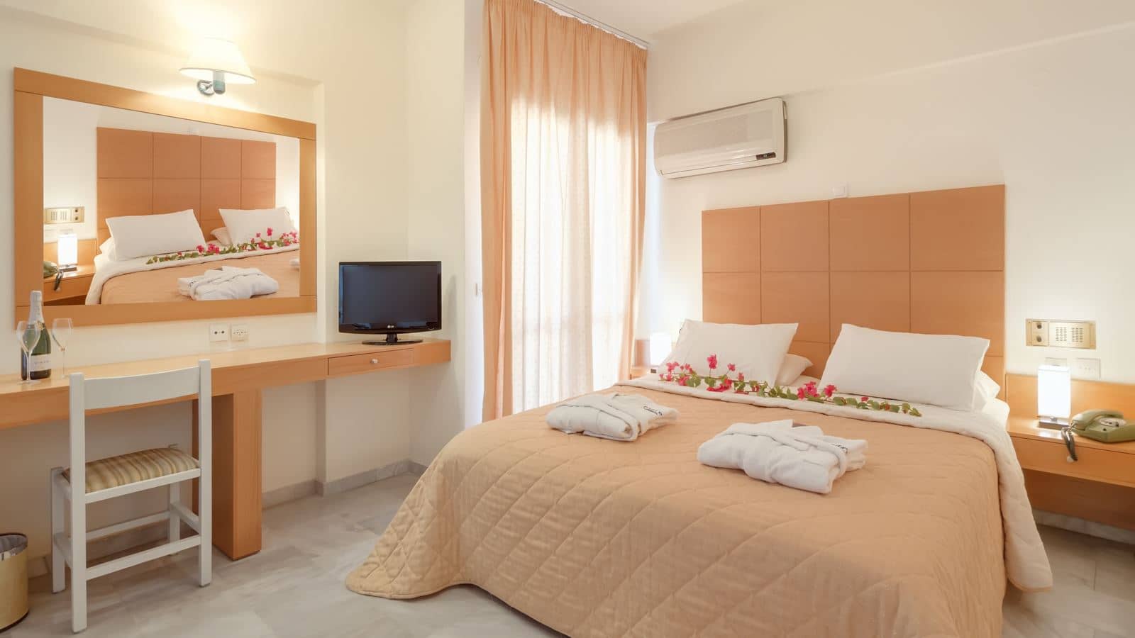 rooms-1-bedroom-apartment-side-sea-view