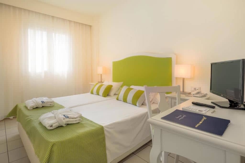 rooms-1-bedroom-apartment-sea-view