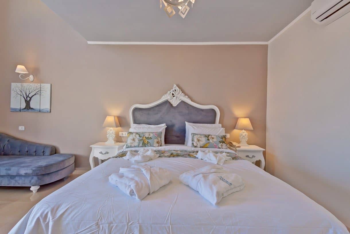 rooms-room-deluxe-balcony-or-terrace
