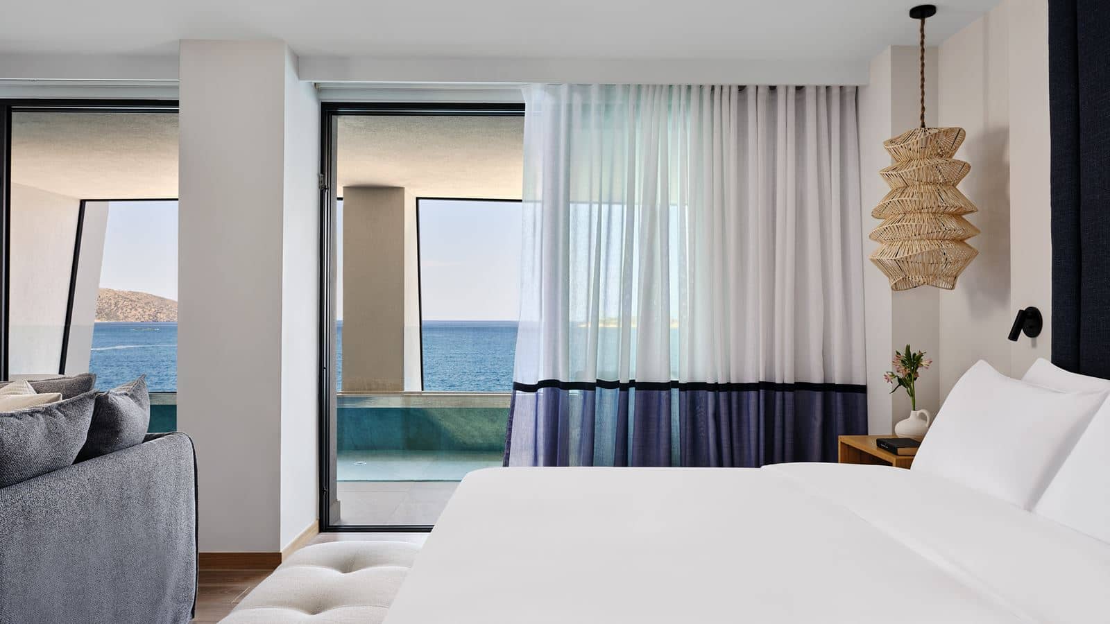 rooms-suite-junior-sea-view-plunge-pool