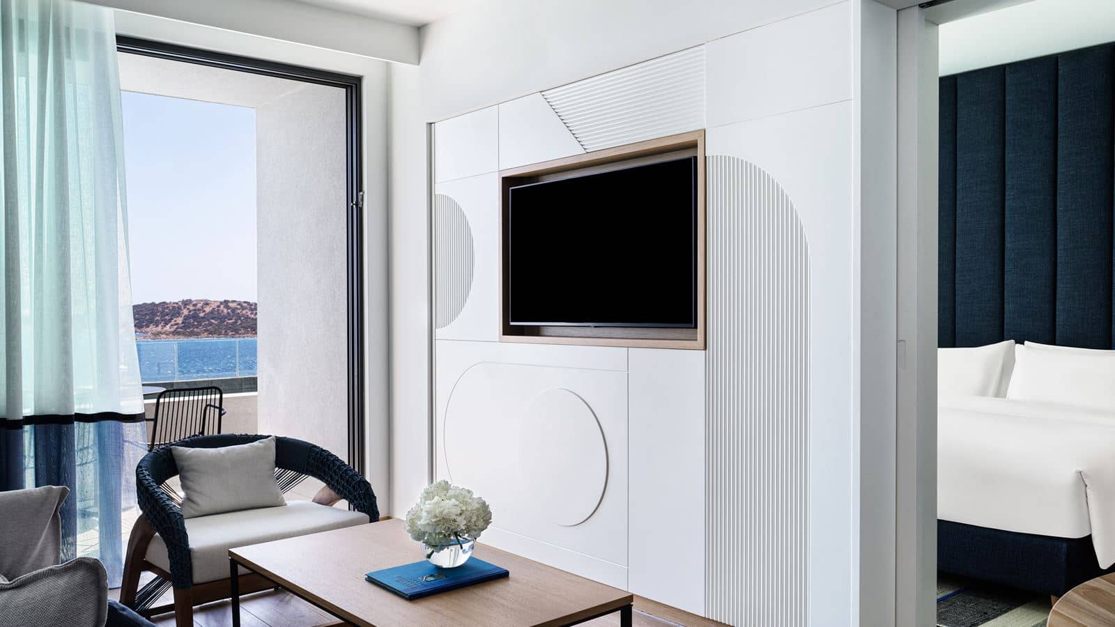 rooms-suite-1-bedroom-seaview-plunge-pool