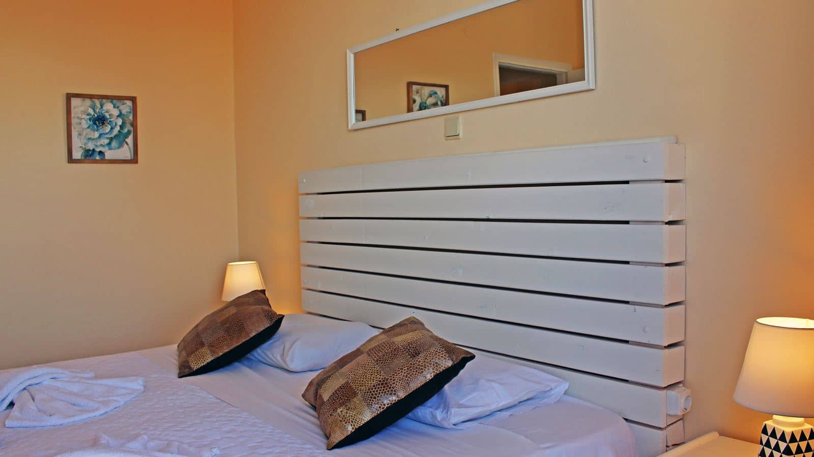 rooms-apartment-1-bedroom-street-view