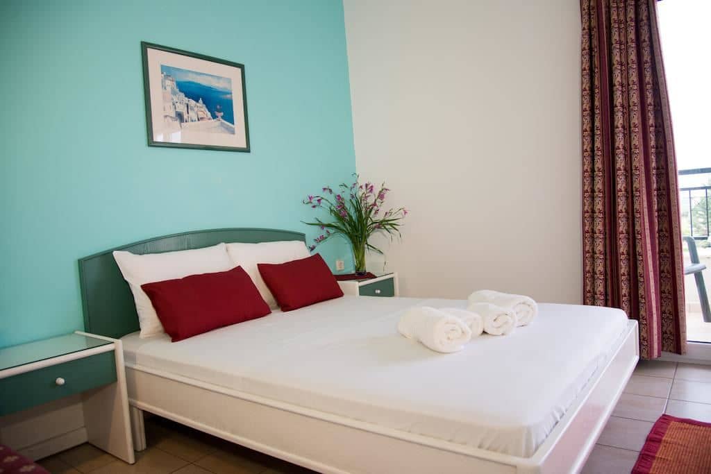 rooms-1-bedroom-apartment-balcony-or-terrace