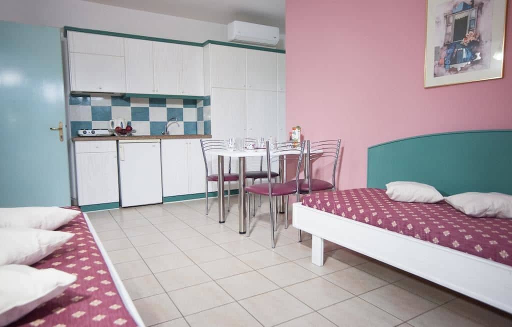 rooms-superior-1-bedroom-apartment-balcony-or-terrace
