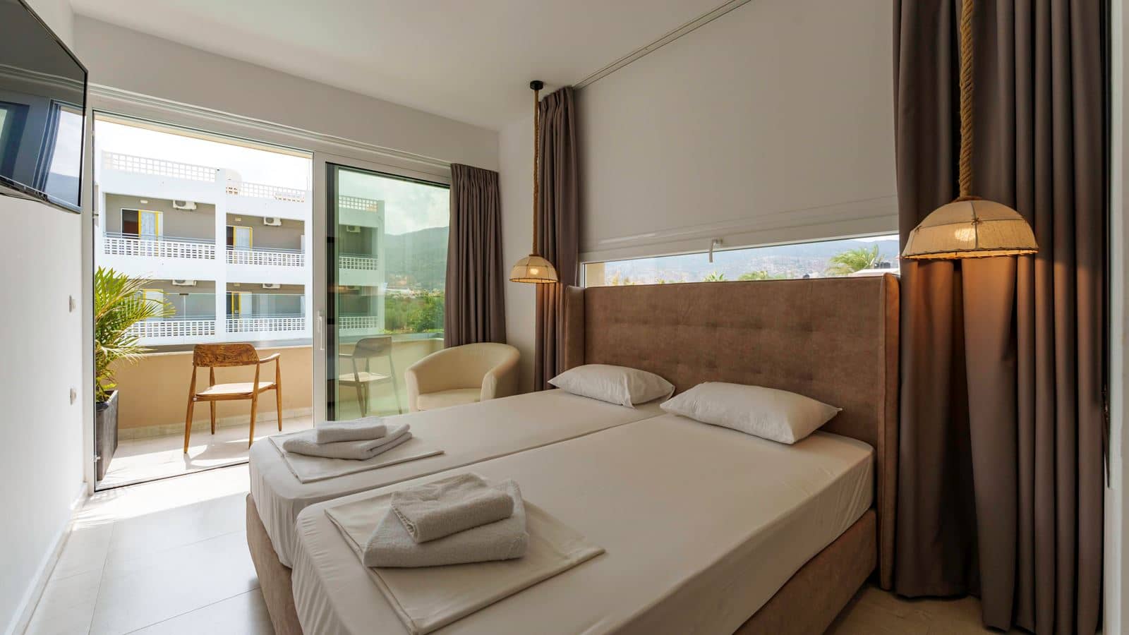 rooms-room-deluxe-twin-balcony-or-terrace