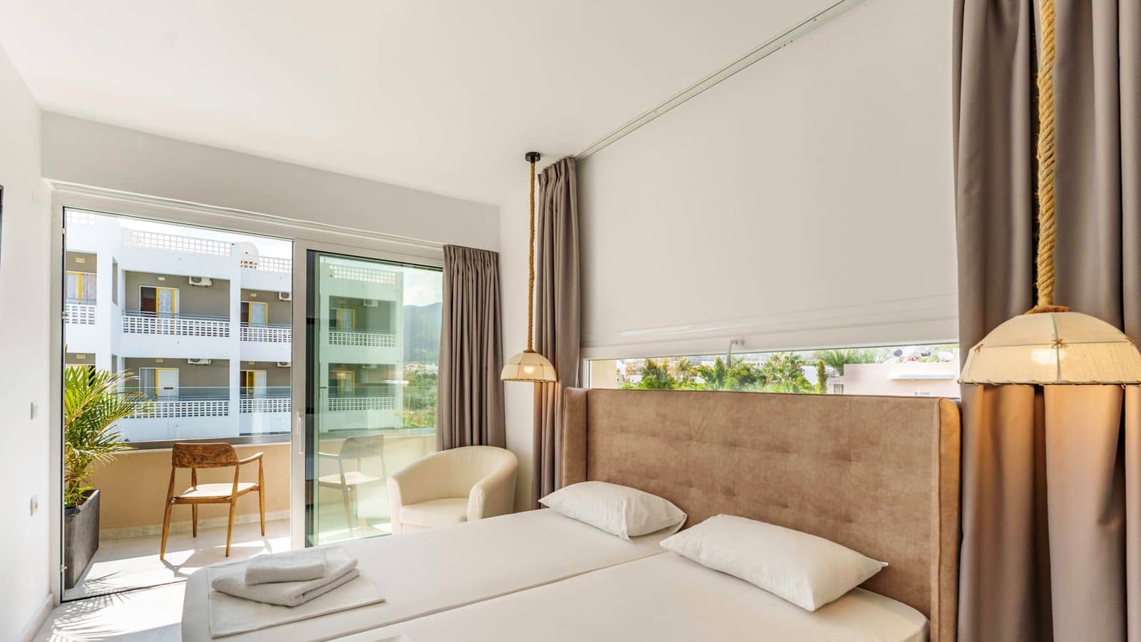 rooms-room-deluxe-twin-balcony-or-terrace