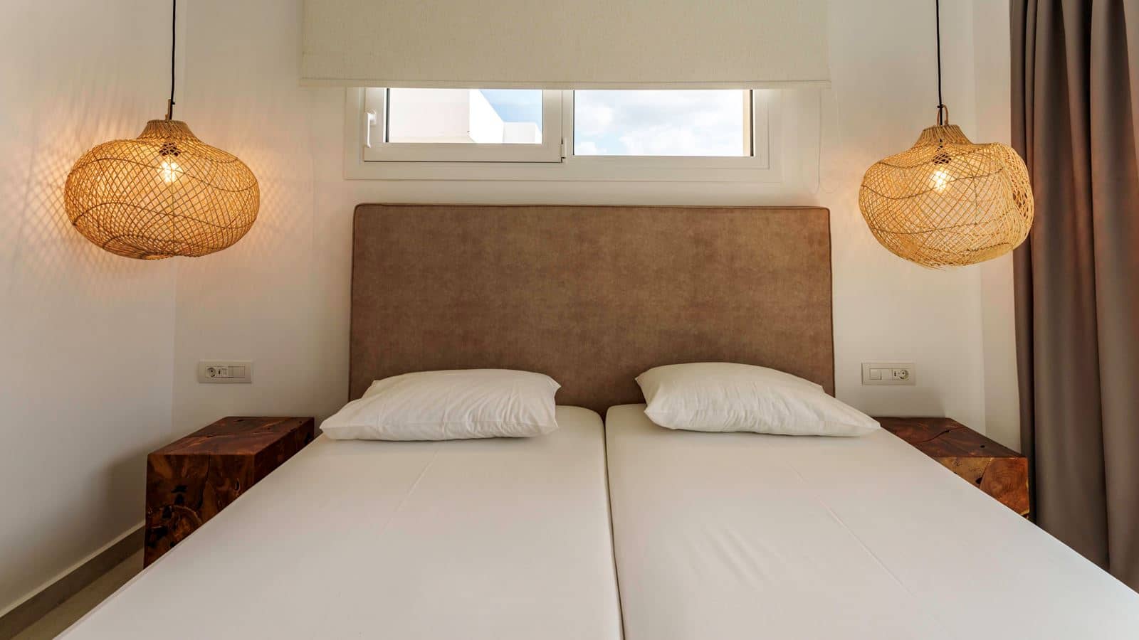 rooms-room-deluxe-twin-balcony-or-terrace