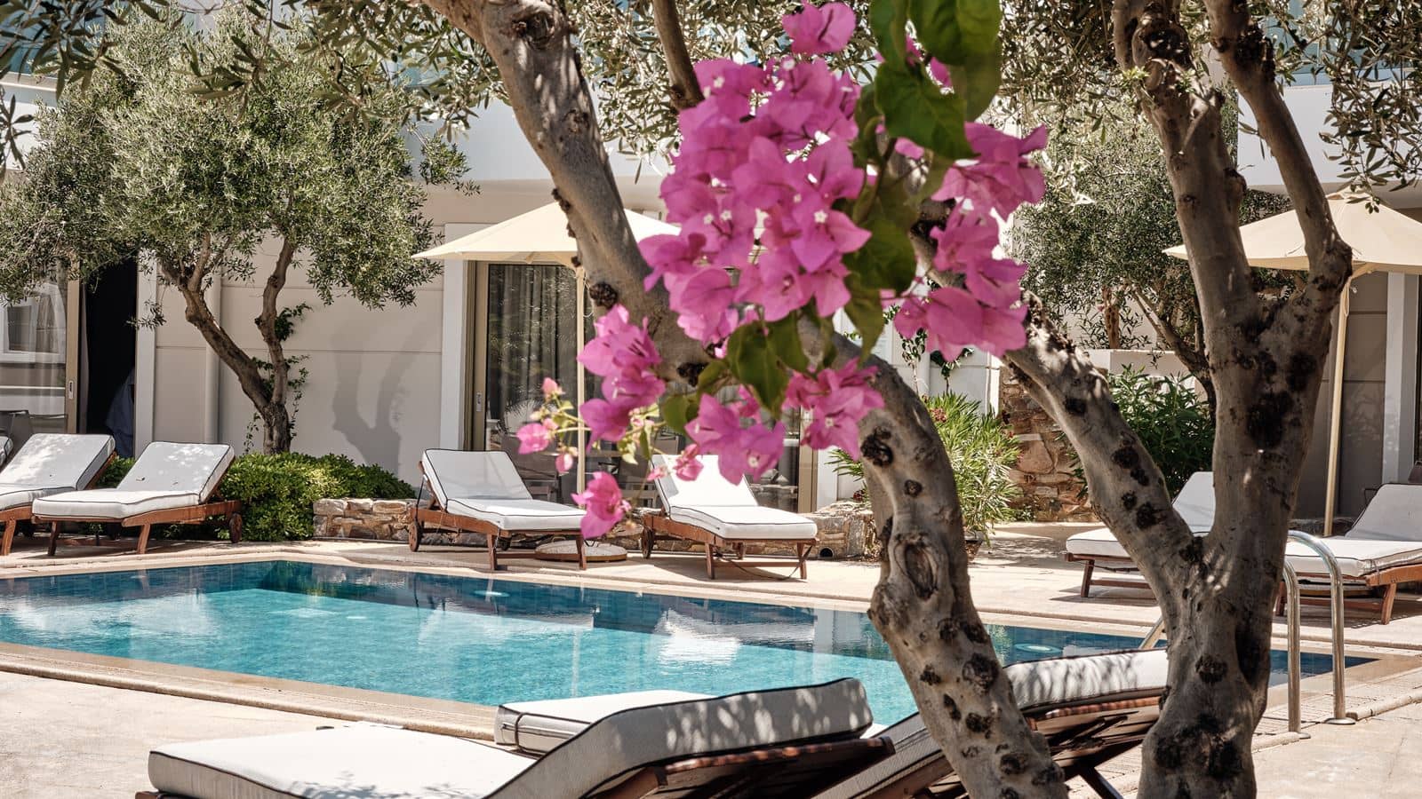 rooms-superior-double-sea-view-sharing-pool