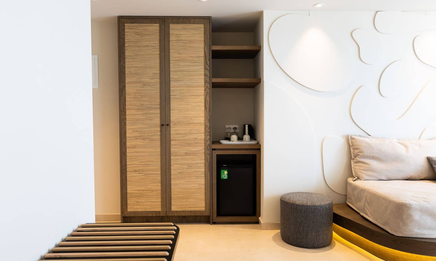 rooms-junior-suite-openplan-seaview-balcony