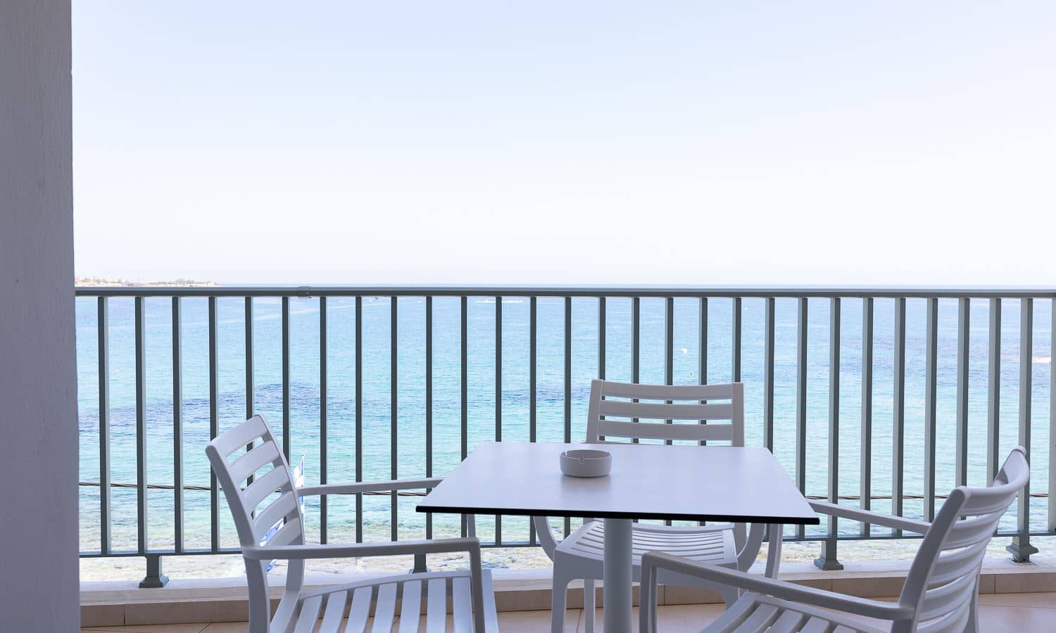 rooms-executive-suite-seaview-balcony