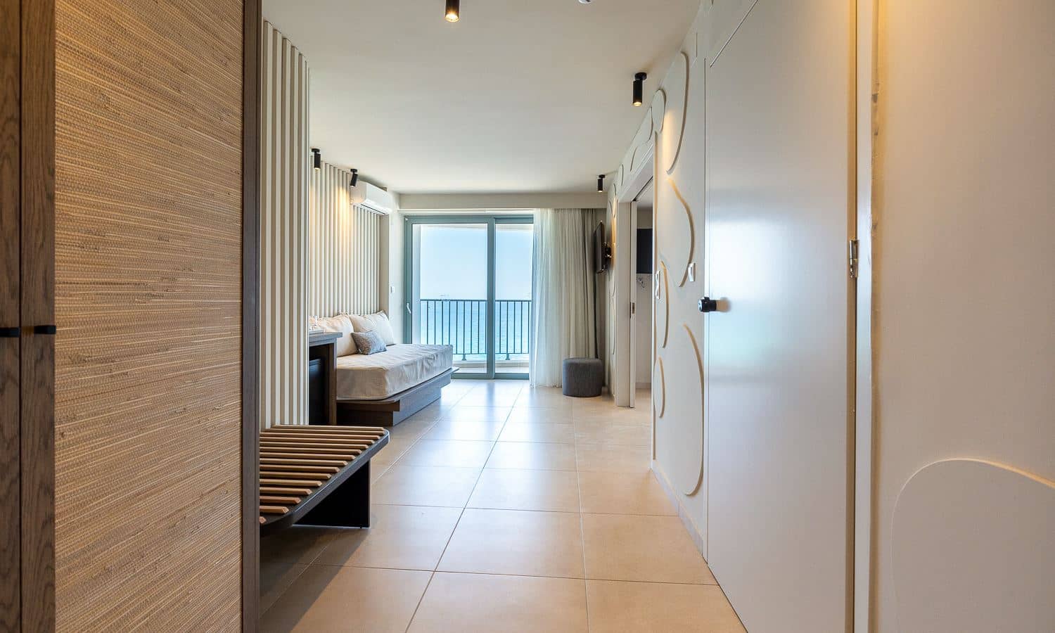 rooms-superior-1-bedroom-suite-seaview-balcony