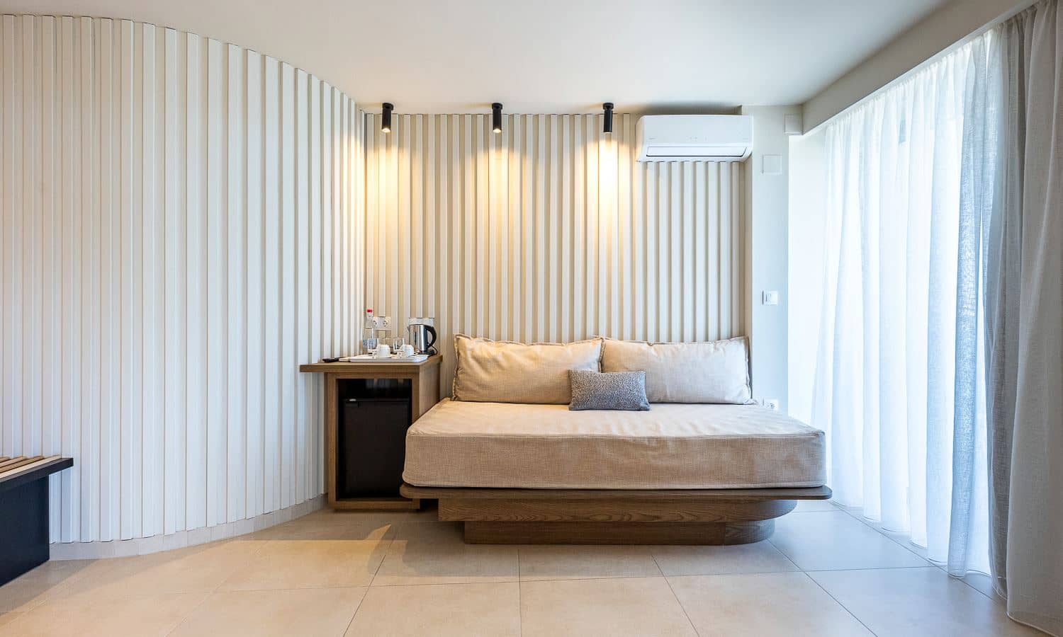 rooms-superior-1-bedroom-suite-seaview-balcony