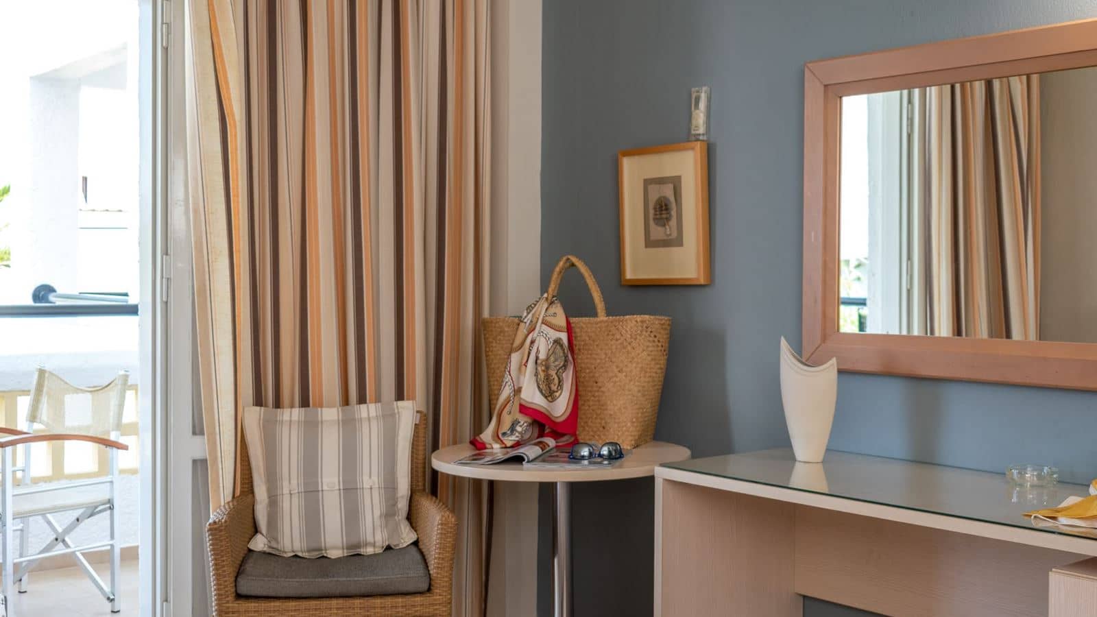 rooms-superior-twin-room-gardenview-balcony-or-terrace