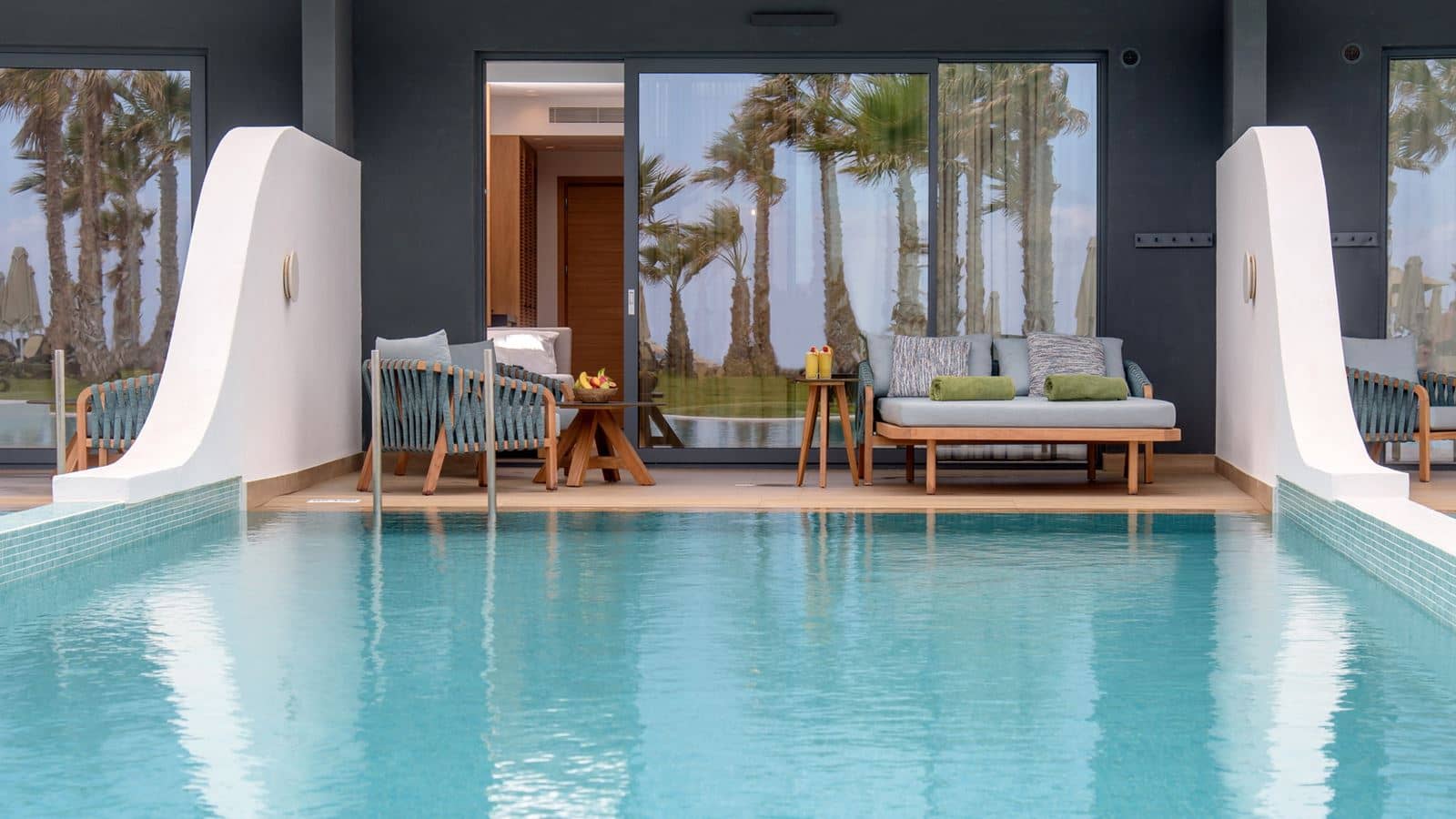 rooms-deluxe-junior-suite-beachfront-with-individual-pool