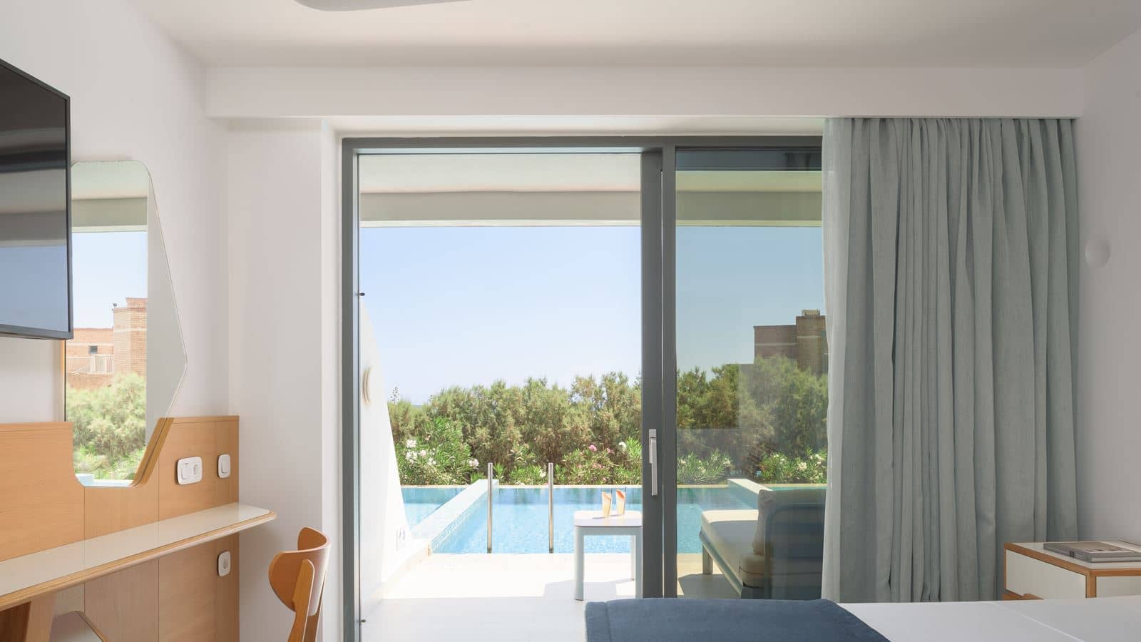 rooms-2-bedroom-family-with-individual-pool