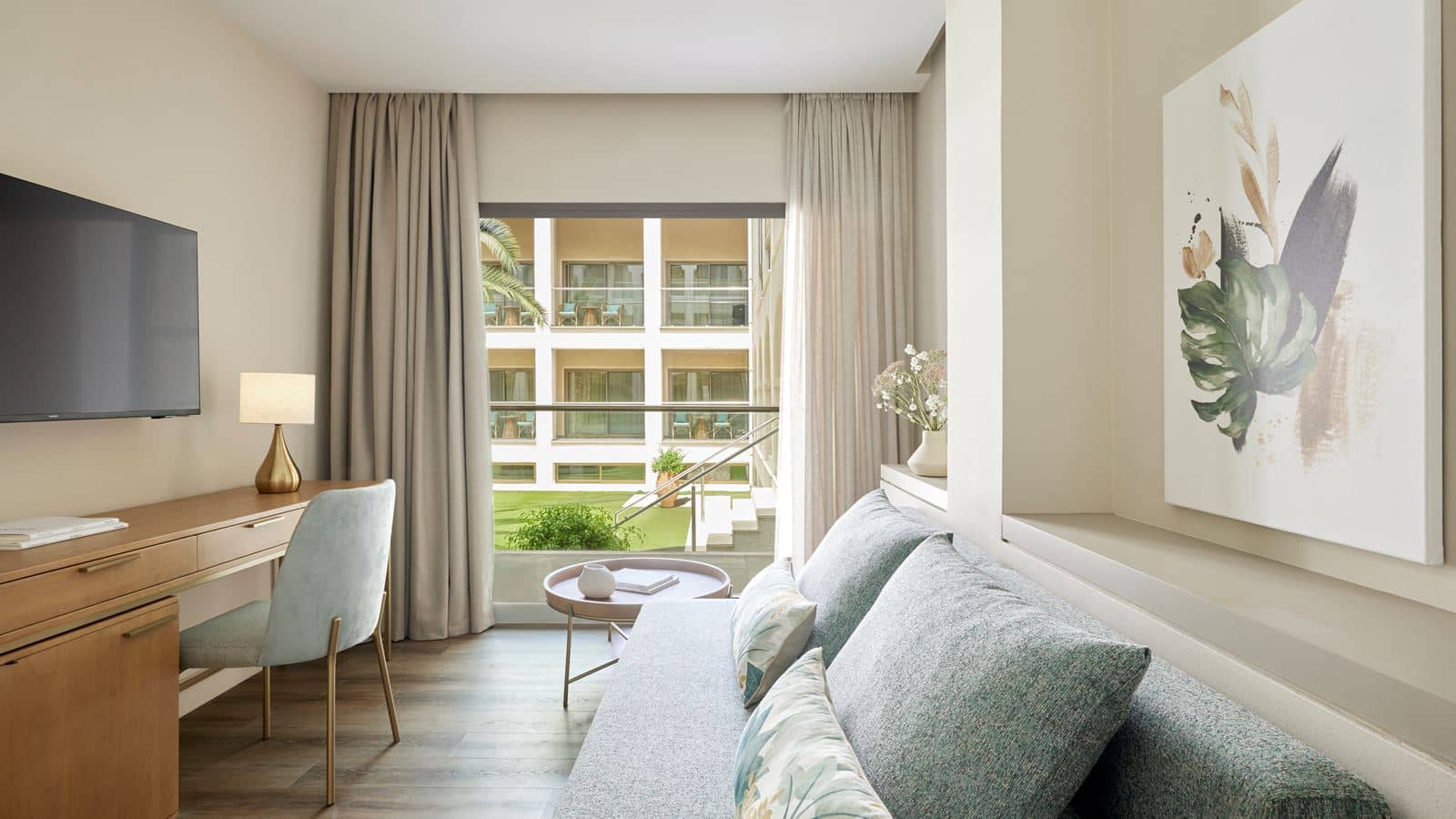 rooms-family-room-garden-resort-view