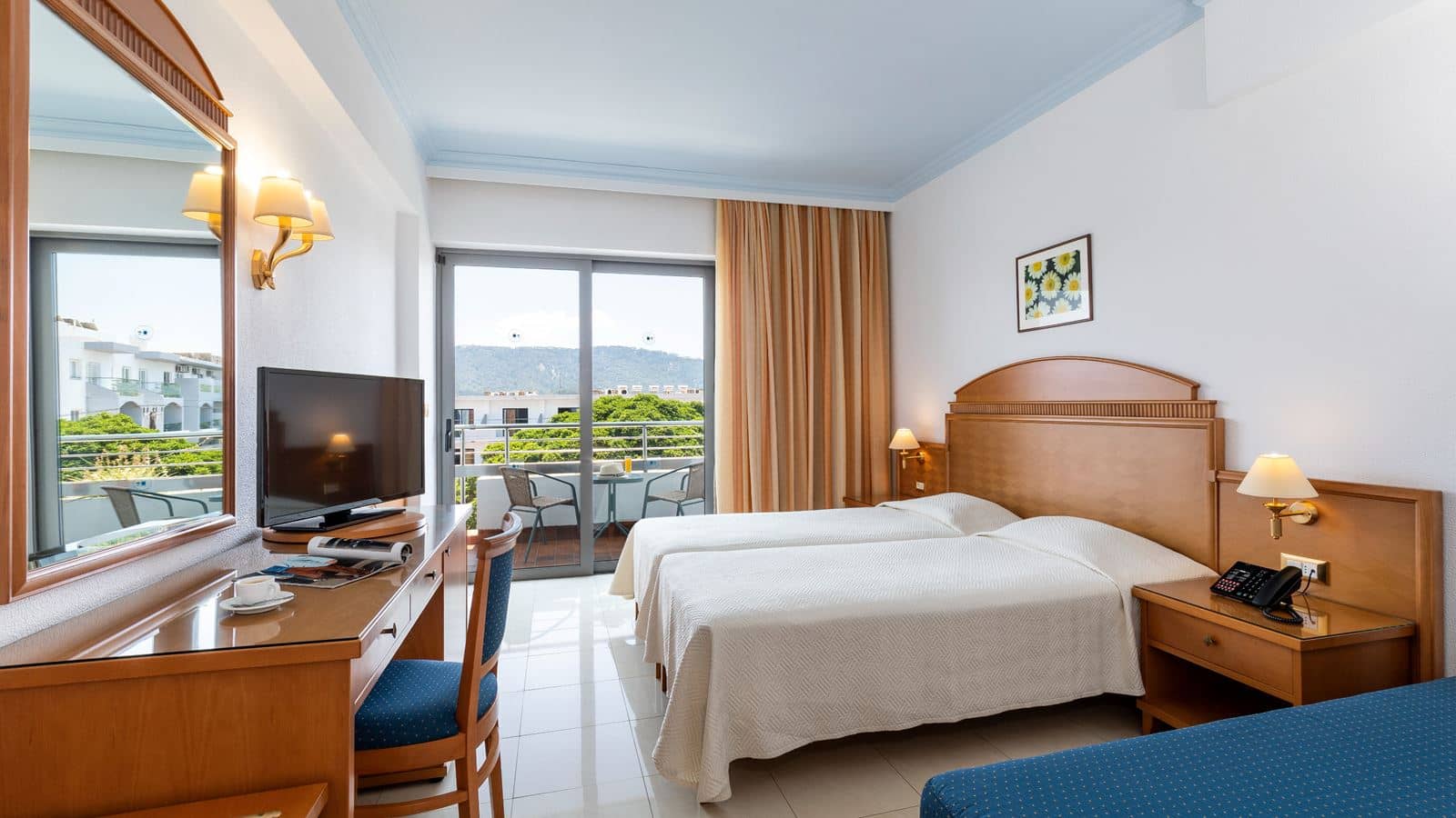 rooms-room-single-use-land-view-balcony