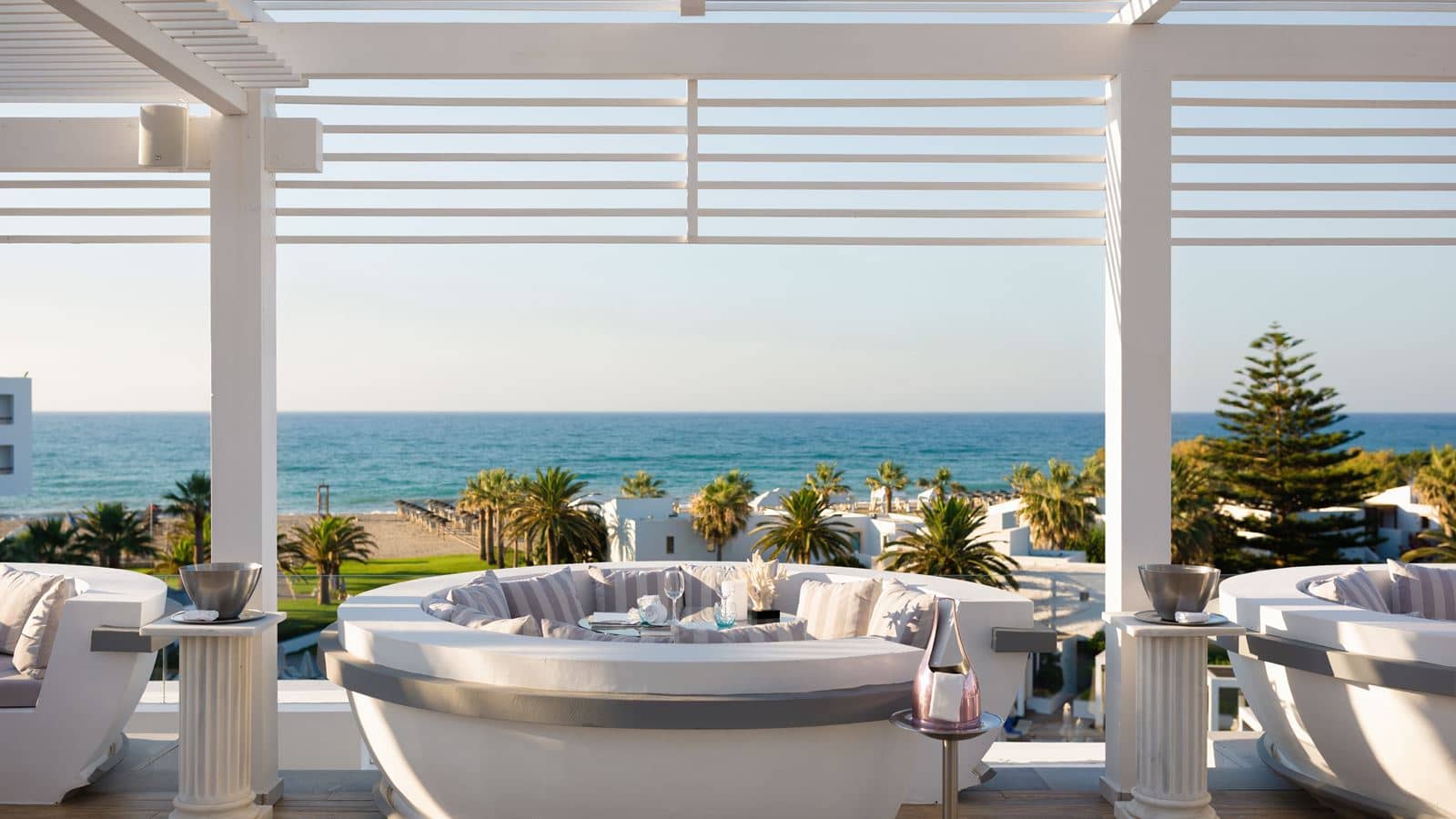 restaurants-sky-bar-zeus-and-amalthia