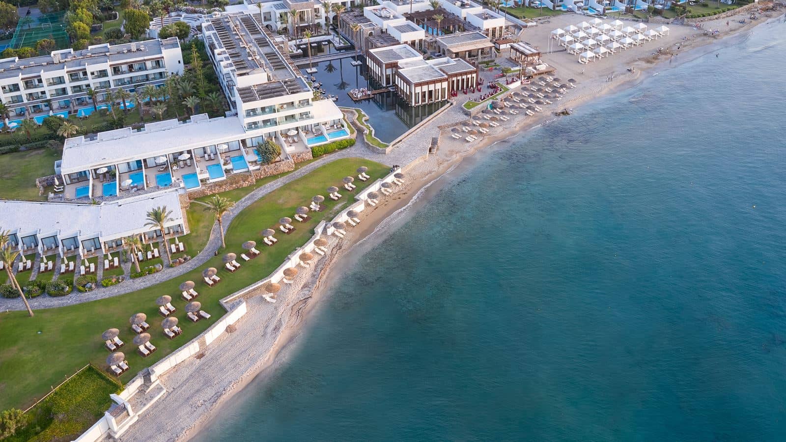 rooms-junior-bungalow-suite-waterfront-private-pool