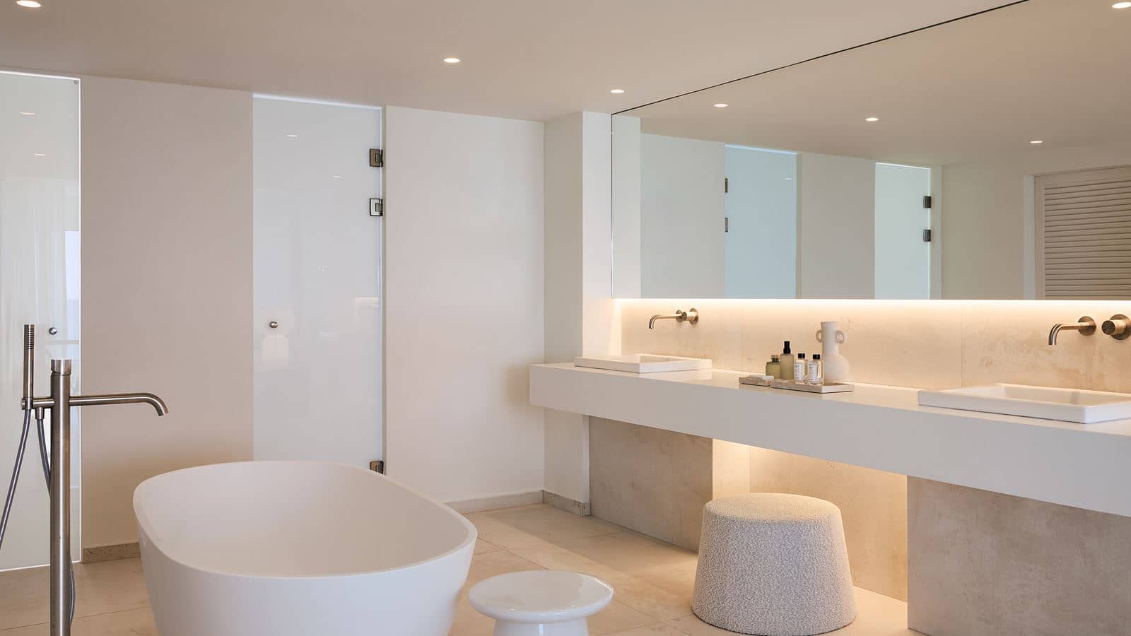 rooms-amirandes-white-suite