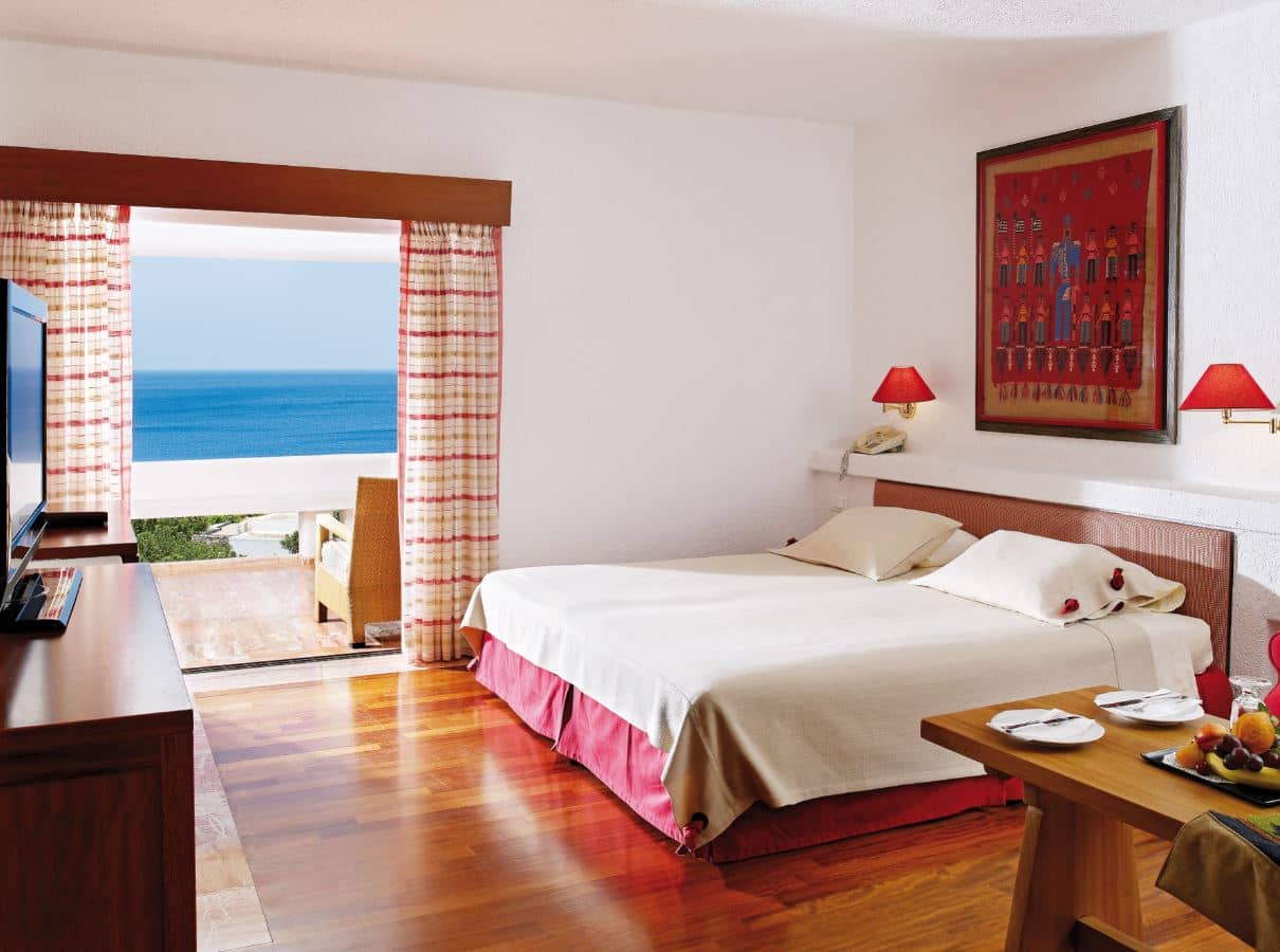 rooms-1-bedroom-superior-suite-seaview