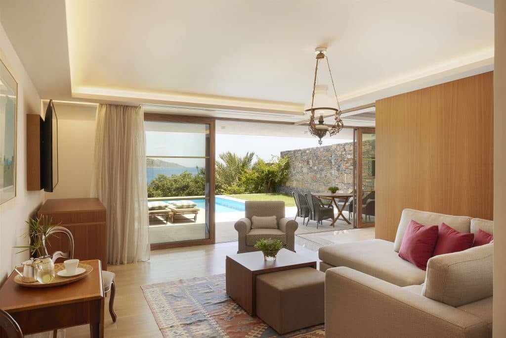 rooms-1-bedroom-royalty-villa-seaview-privatepool