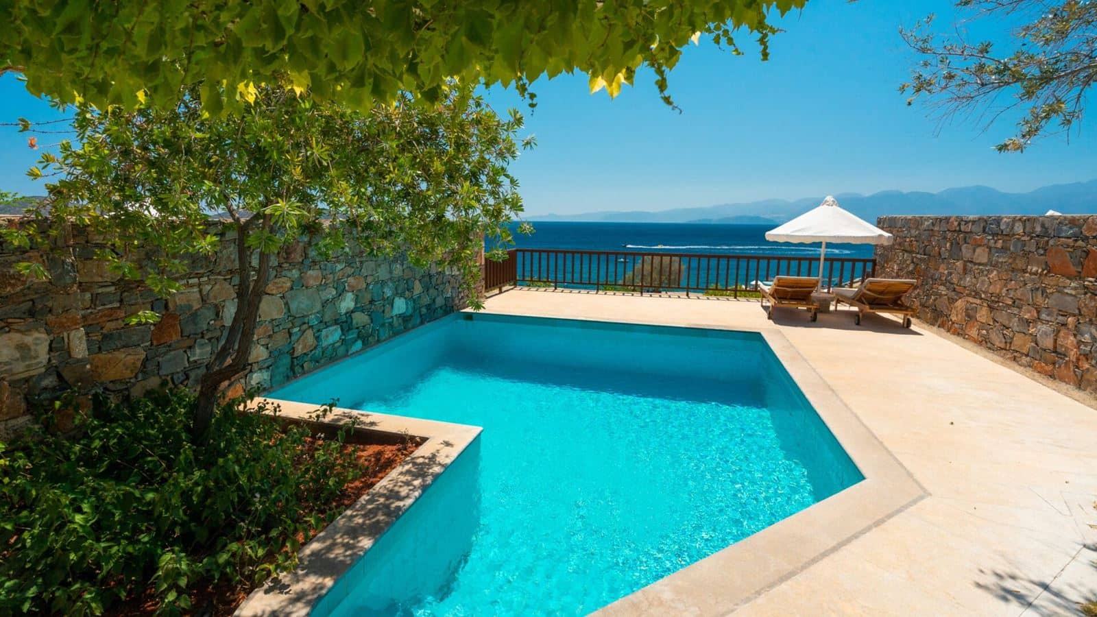 rooms-deluxe-bungalow-sea-view-private-pool